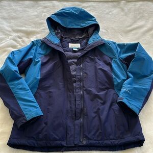 Columbia women’s size L blue jacket 💙